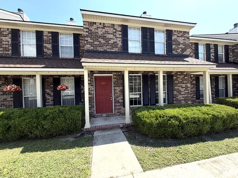 205 Sandlewood Dr