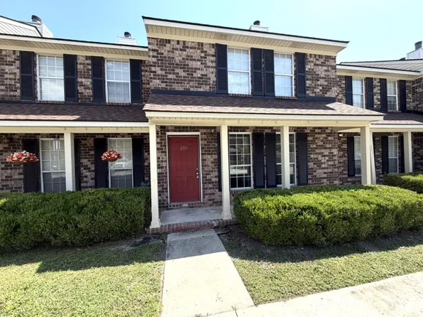 205 Sandlewood Dr, Summerville, SC 29483