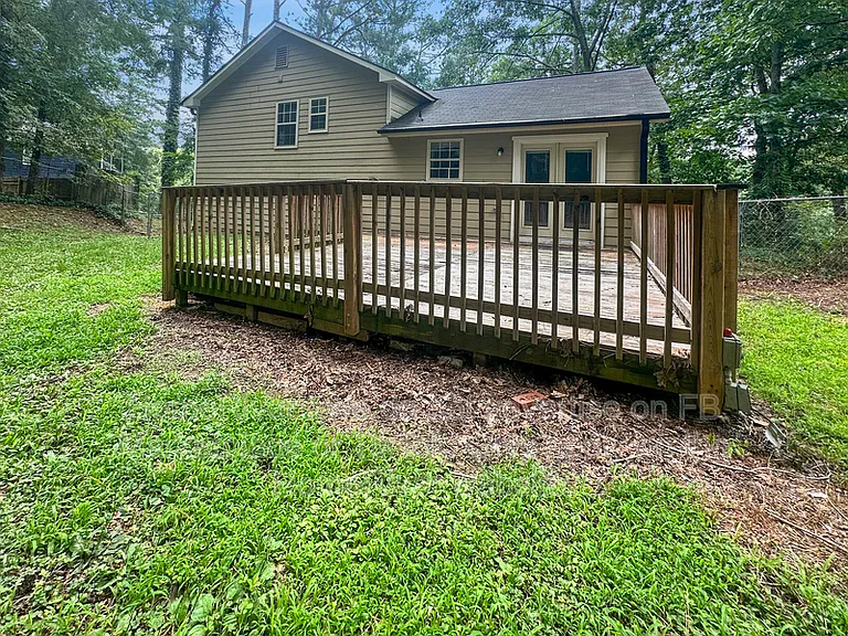 555 Browning Cir — Photo 19