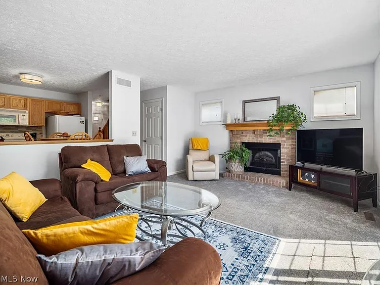 380 Angela Ln #380 — Photo 3