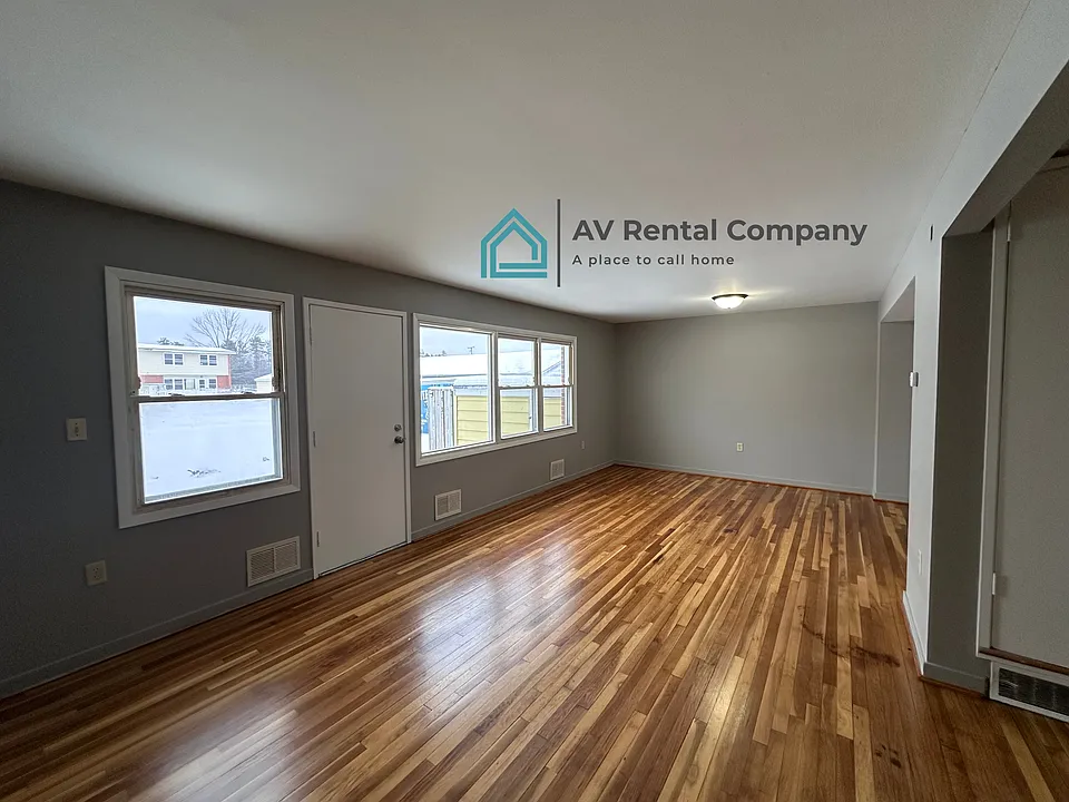 319 Commando St