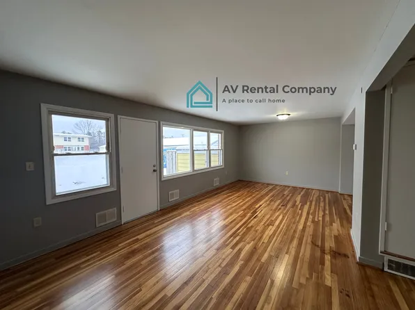 319 Commando St, Gwinn, MI 49841