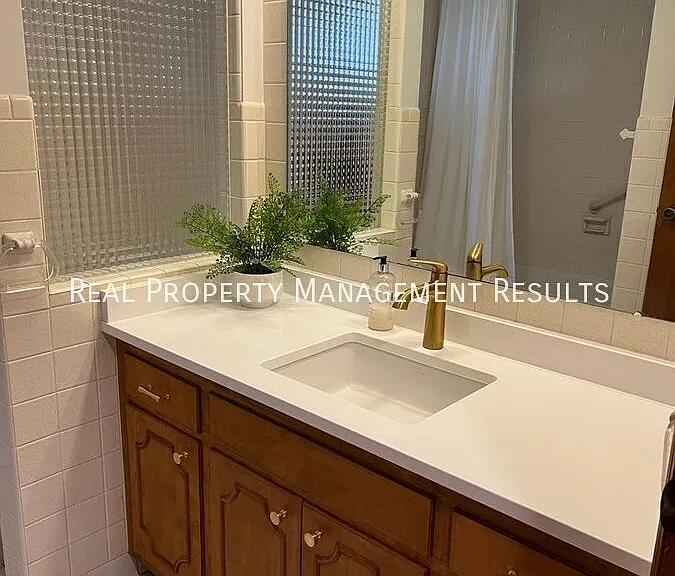 603 W Water St — Photo 13