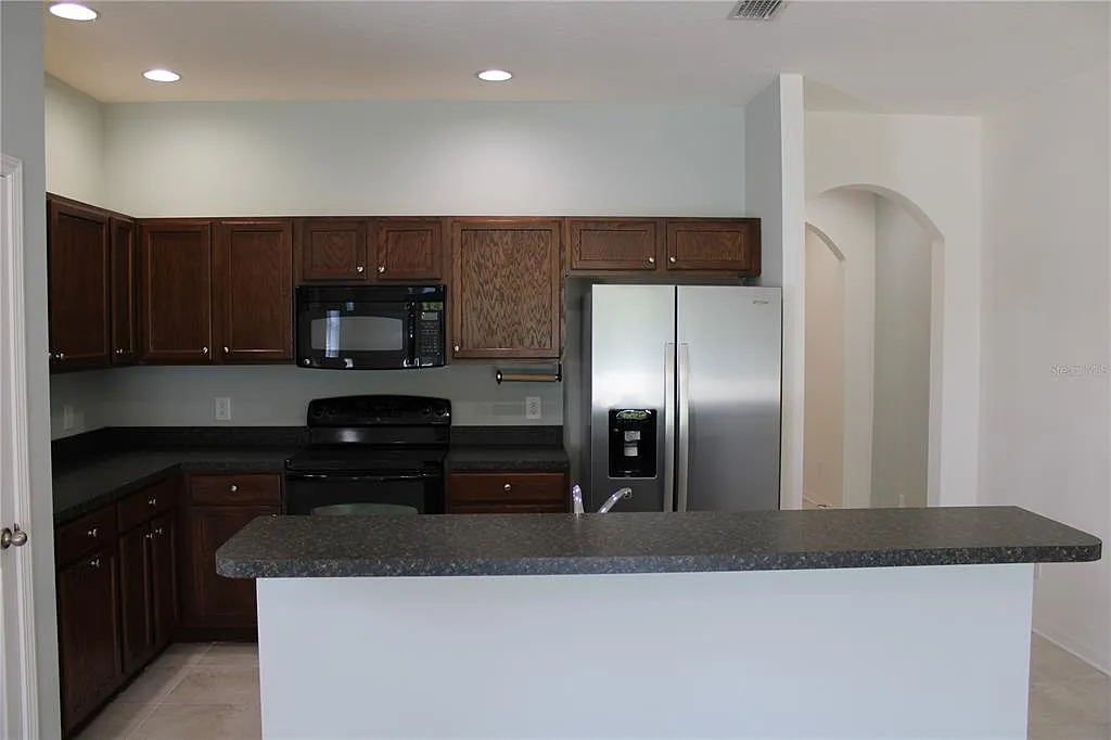 3 bed, 2.0 bath, 1772 sqft, $2,395 — Photo 3