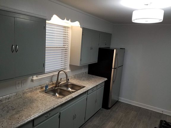 5th image of 3080 Sullivant Ave #1