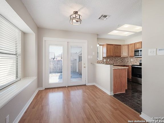4th image of 633 Fern Meadow Dr