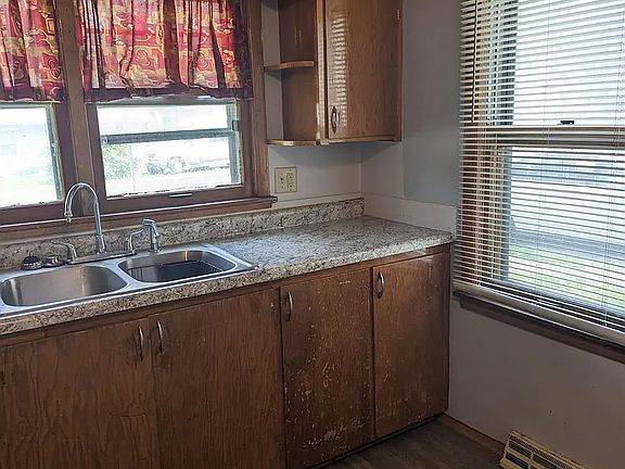 5th image of 1502 Crescent St
