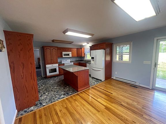 4th image of 217 Grandview Dr