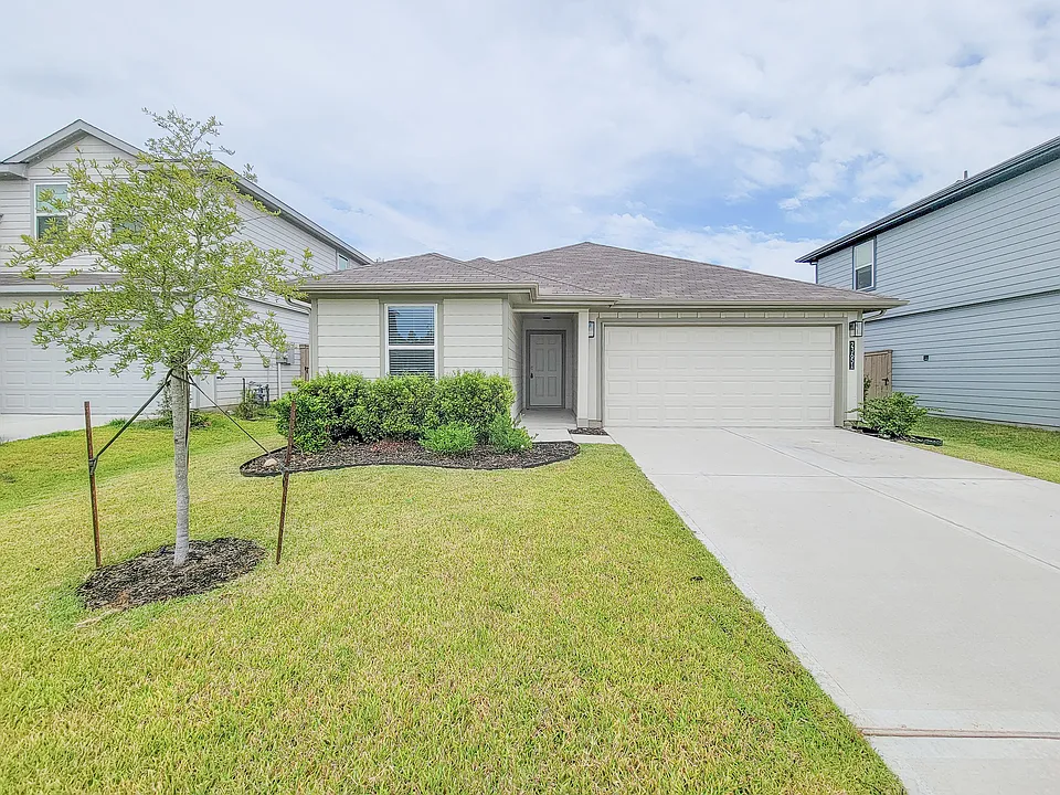 23651 Silver Concord Dr
