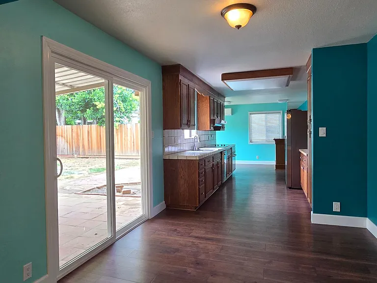 137 Anita Ct — Photo 3