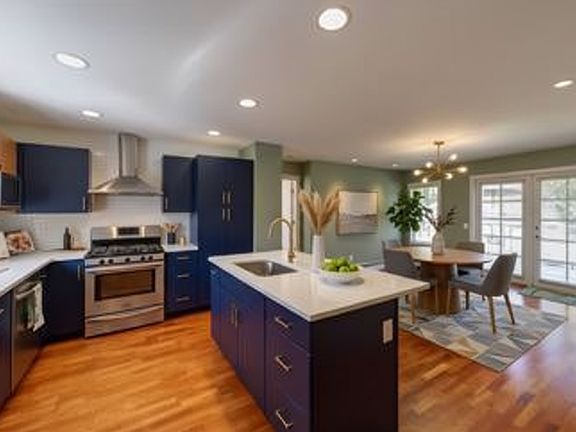 2nd image of 1145 Sinclair St #8