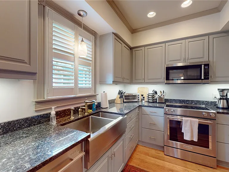 804 Howe St #A — Photo 9