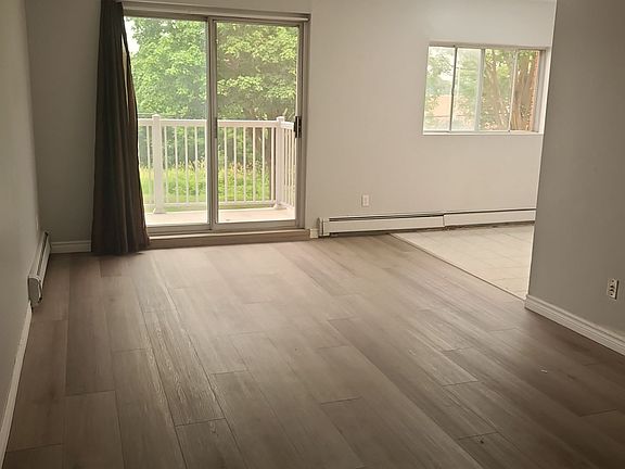 3rd image of 350 Regina St N #104