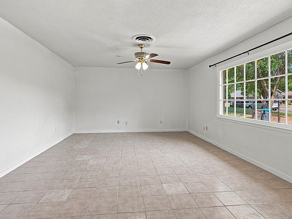 5th image of 155 Chateau Dr