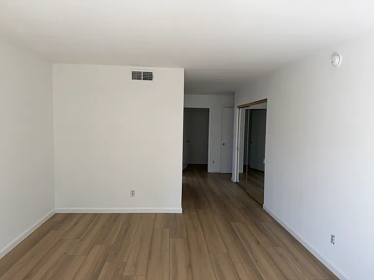 901 S Sherbourne Dr #201 — Photo 11