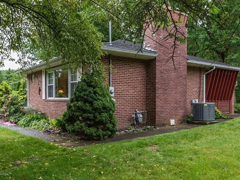 5 S Lakeview Dr — Photo 2