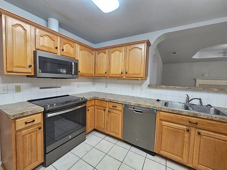 4507 Twin Oaks Cir — Photo 8