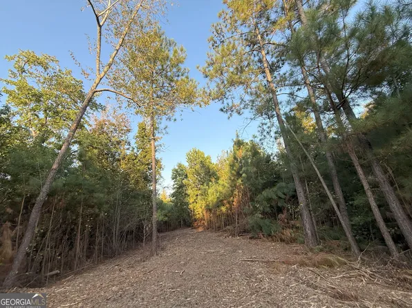 2 Emmaus Rd, Elberton, GA 30635