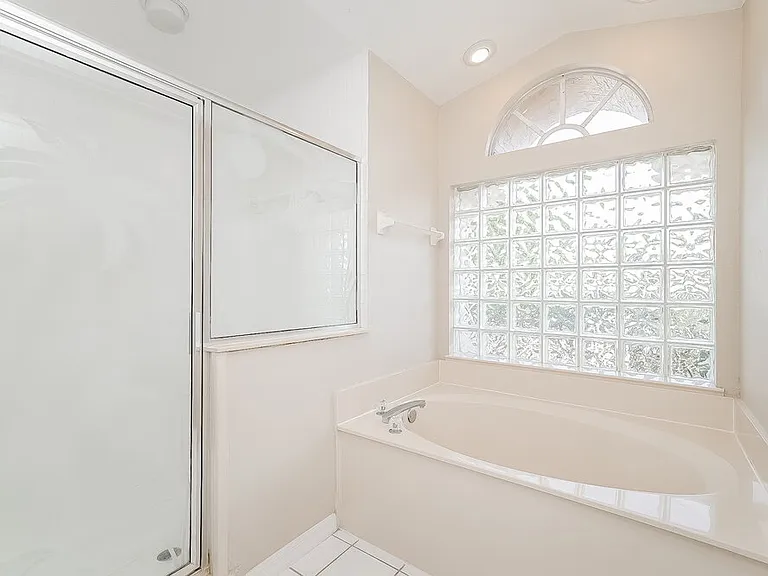 8712 Cypress Lakes Blvd — Photo 15