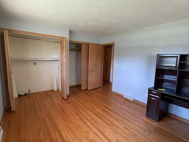 7734 E Rockton Rd — Photo 7
