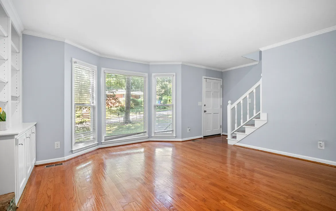 3 bed, 2.5 bath, 1364 sqft, $2,700 — Photo 2