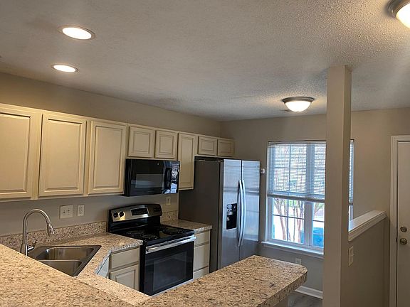 4th image of 160 Portestown Way