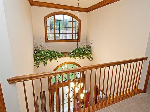 3rd image of 207 Elmhurst Cir