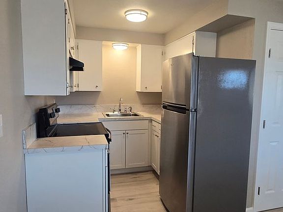 5th image of 180 Garland Way N APT 07