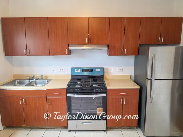 4033 W Gladys Ave, Chicago, IL