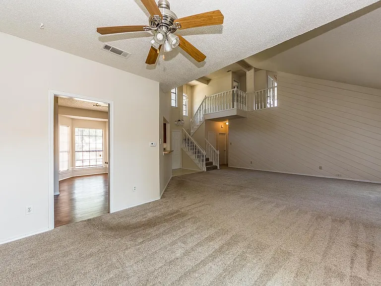 2710 Francisco Dr — Photo 30