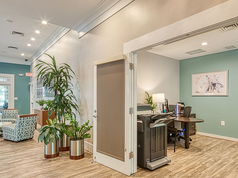 1st image of 916 Beacon Square Ct #139