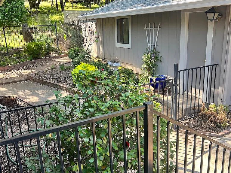 23058 Broadmoor Ct — Photo 9