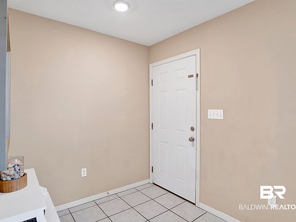 5th image of 1117 W Lagoon Ave #12