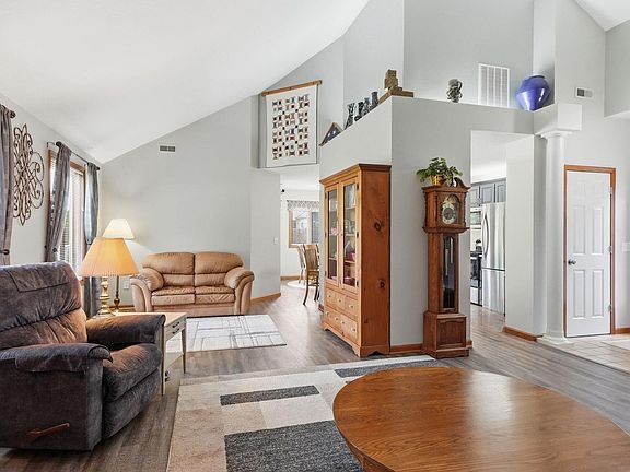 5th image of 325 Ridge Hill Pl