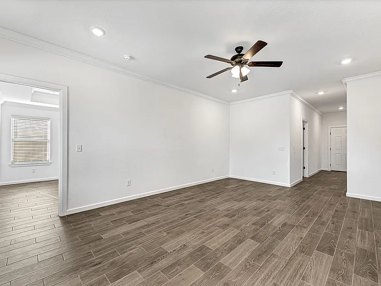 266 S Coventry Ave — Photo 4