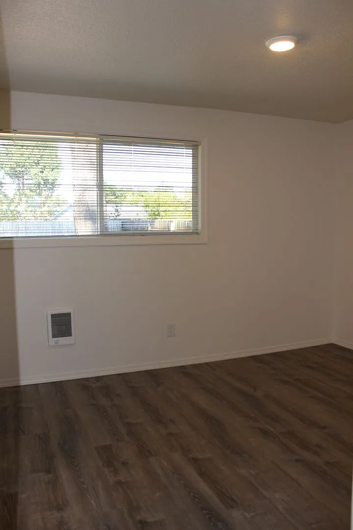 3 Bed 2 Bath Hillsboro Ranch — Photo 2
