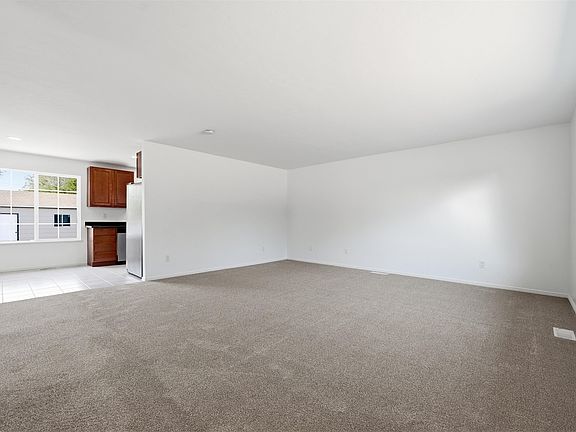 4th image of 1615 Pinyon Ave