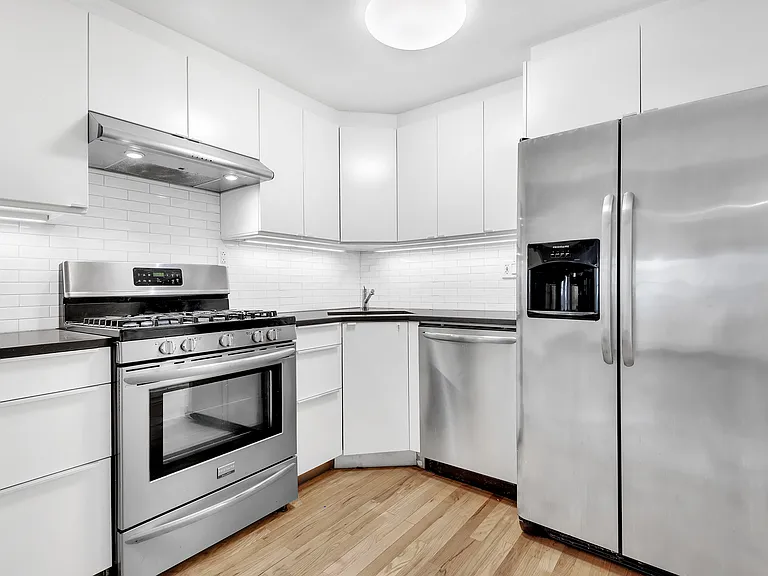 724 Sackett St #1 — Photo 3
