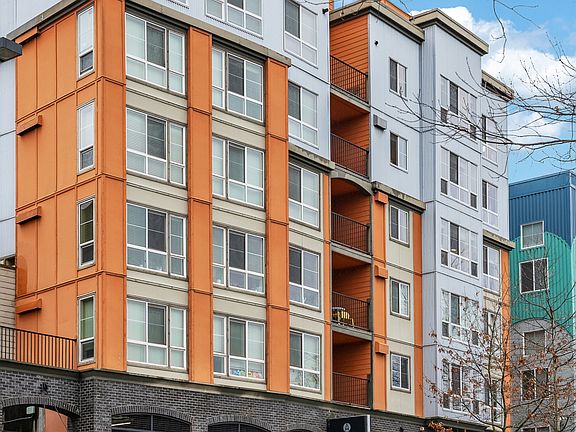3rd image of 211 112th Ave NE #203