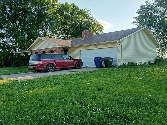 2nd image of 720 Meadow Ln