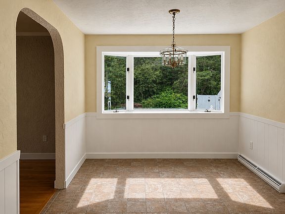 4th image of 29 Forest St