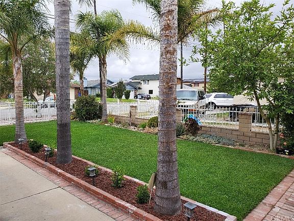 3rd image of 7831 Oleander Ave