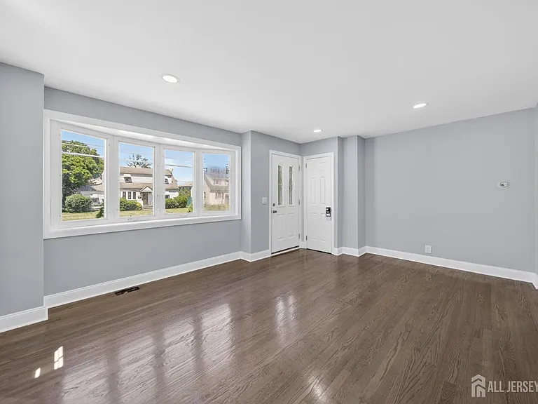 125 E Cherry St — Photo 5