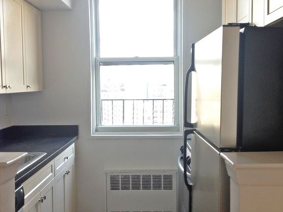 3rd image of 631 Hudson St #19H