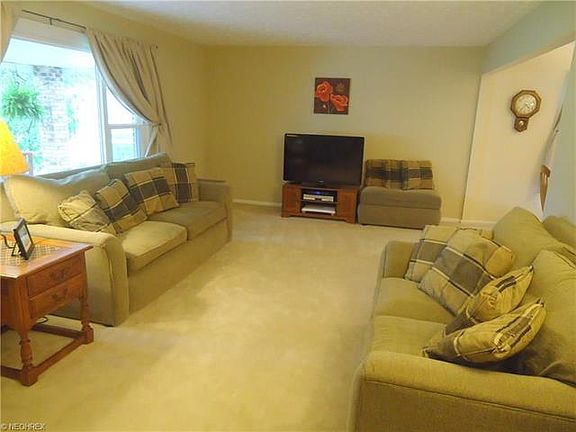 3rd image of 17030 Hunting Meadows Dr