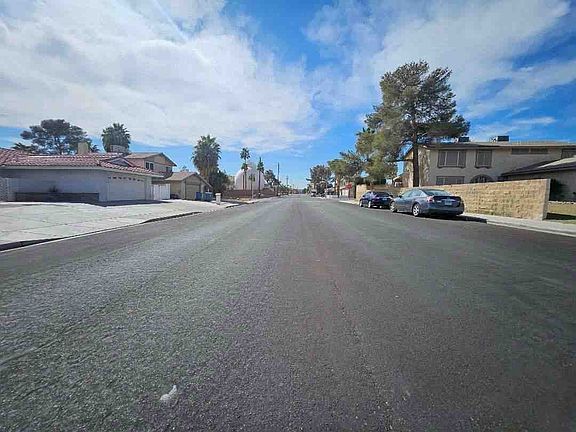 4th image of 5274 Annie Oakley Dr