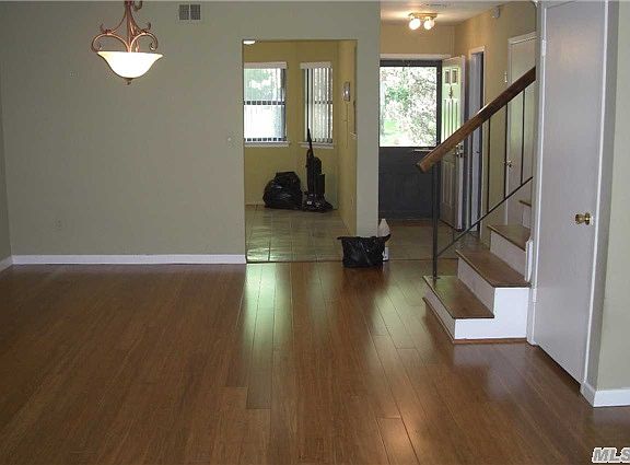 4th image of 4 Wimbledon Ct #4