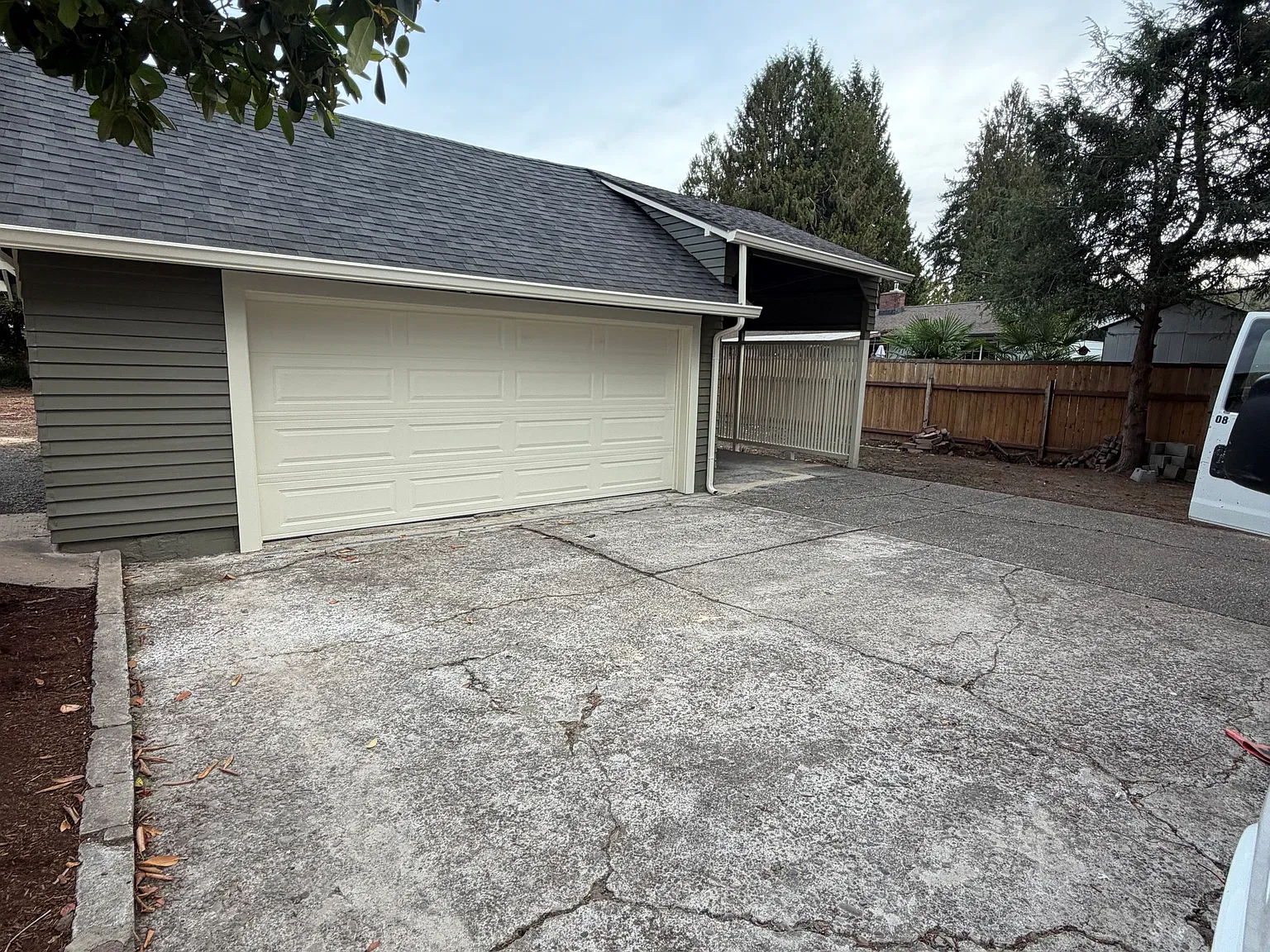4 bed, 2122 sqft, $2,600 — Photo 2