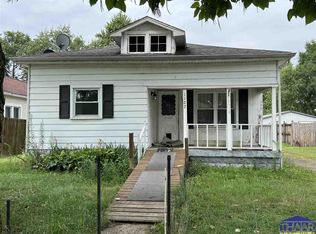 1127 S 7th St, Clinton, IN 47842