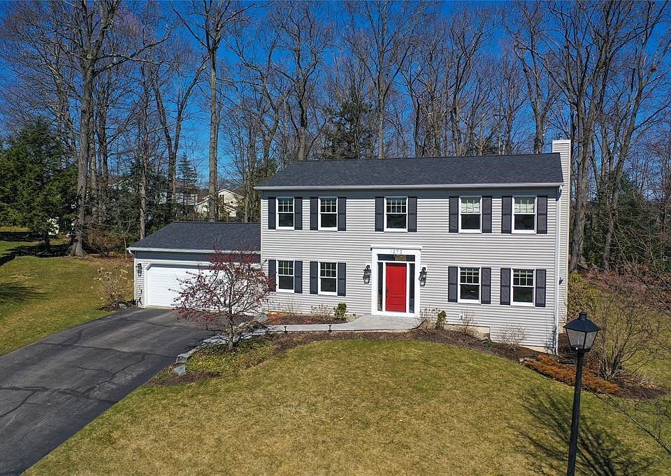 1st image of 1272 Foxboro Ln